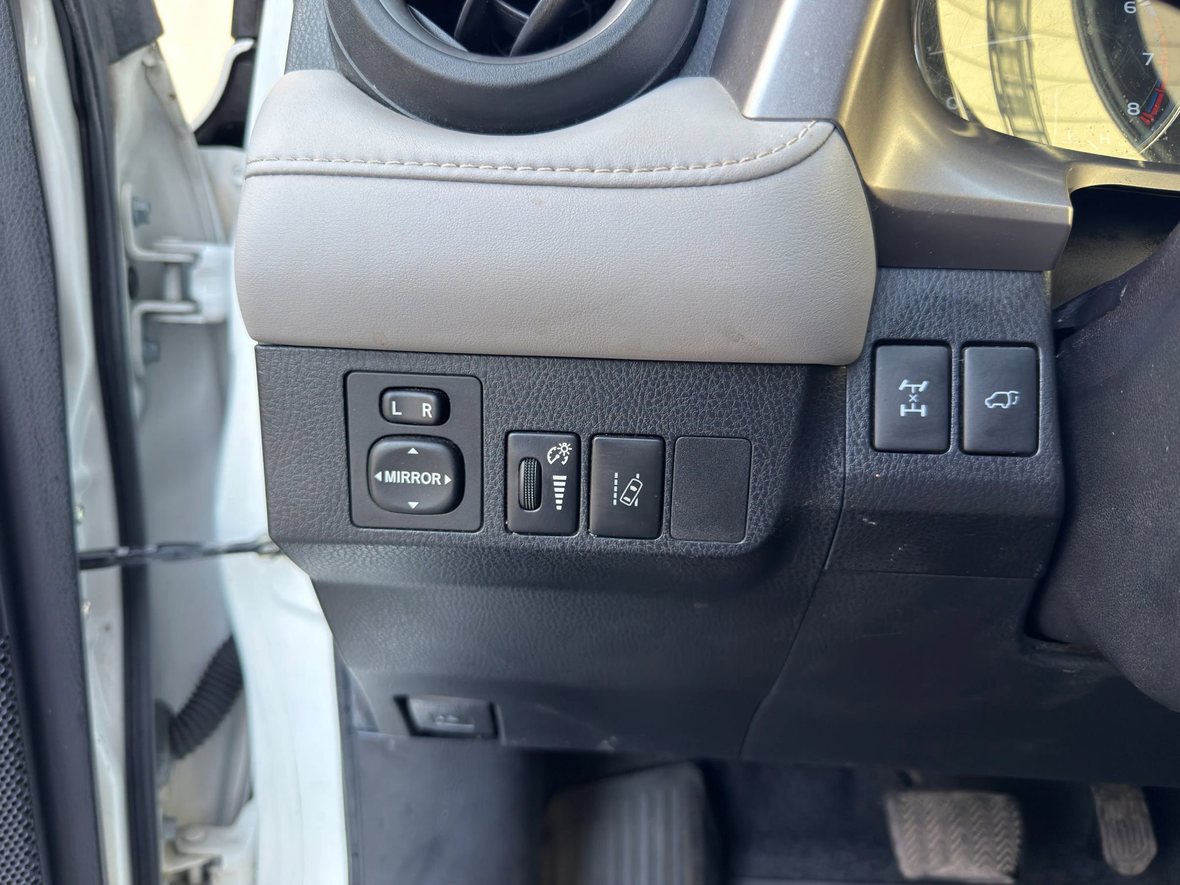 Used 2018 Toyota RAV4 Limited w/ Protection Package image 23