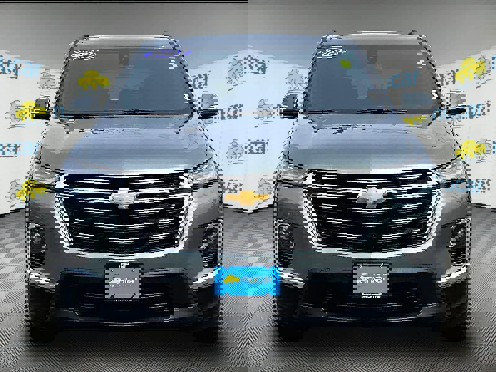 Used 2023 Chevrolet Traverse LT image 2