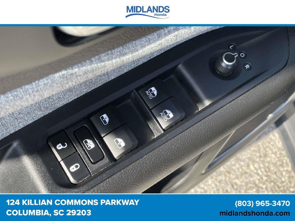 Used 2025 Jeep Compass Latitude w/ Sun & Sound Group AWD/4WD image 18