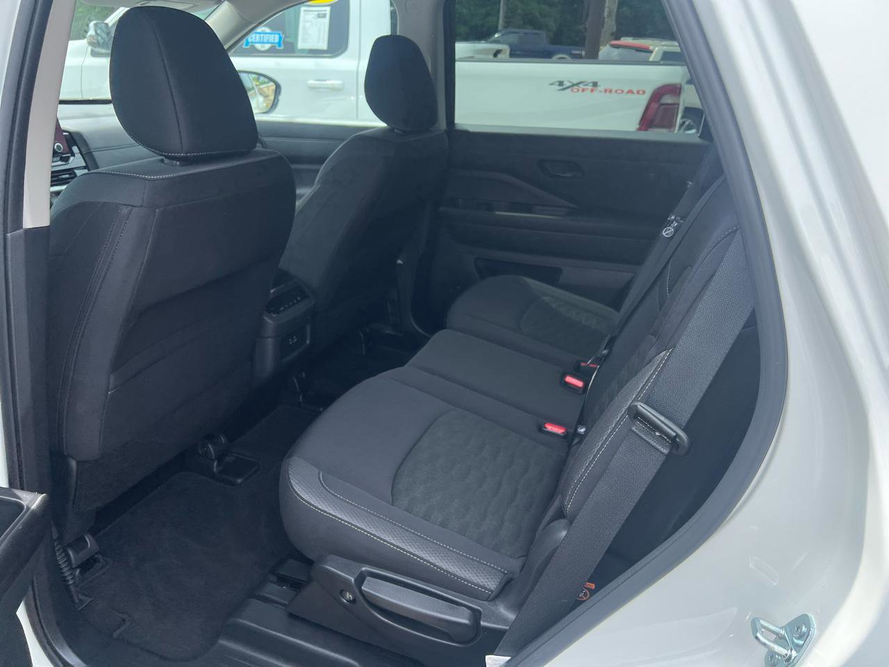 Used 2025 Nissan Pathfinder SV AWD/4WD image 10