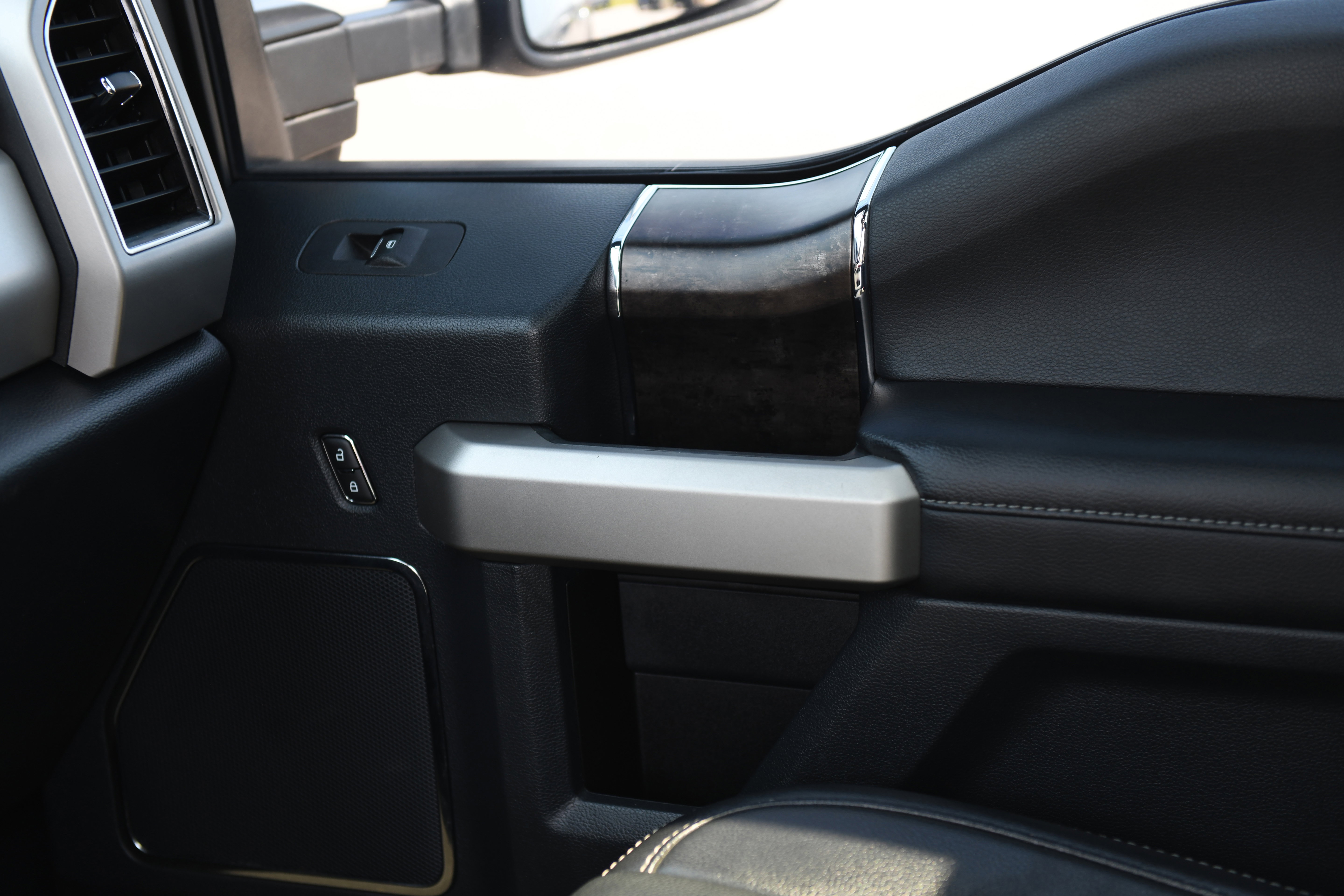 Used 2022 Ford F250 Lariat w/ Lariat Ultimate Package image 24