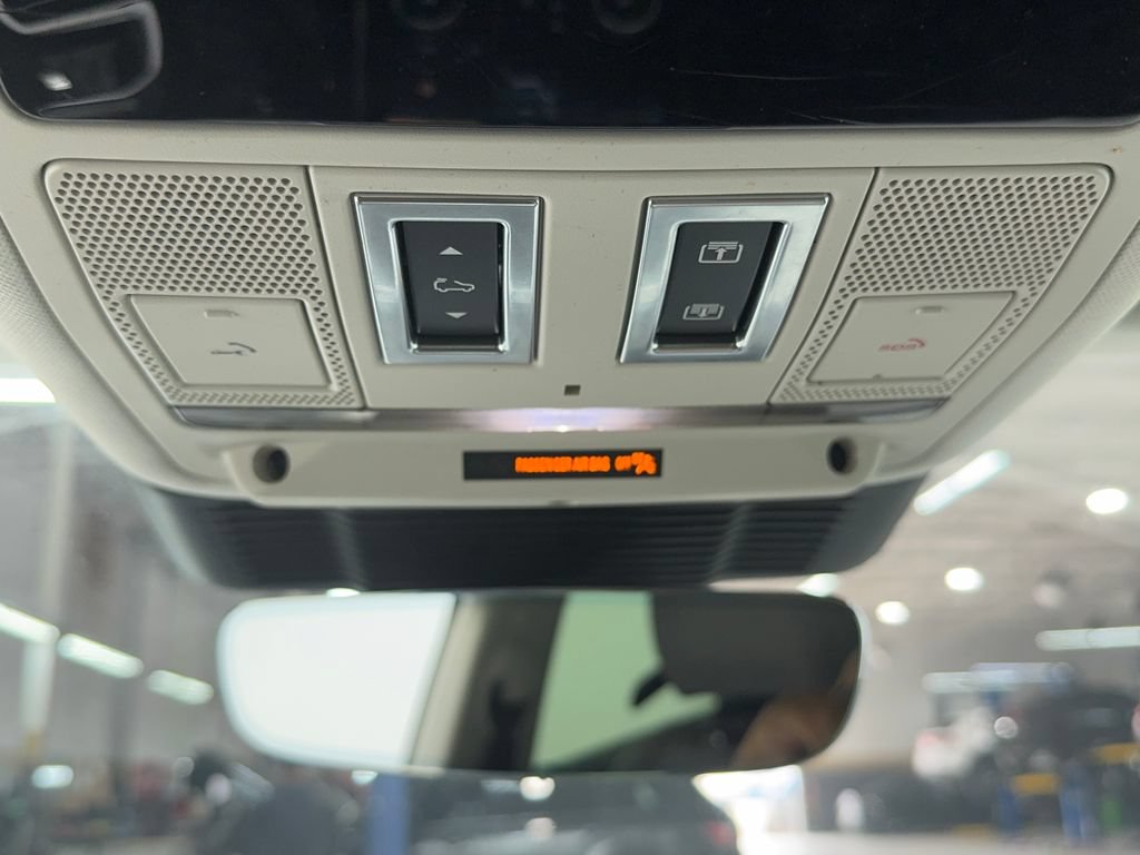 Used 2023 Land Rover Range Rover Evoque SE AWD/4WD image 39