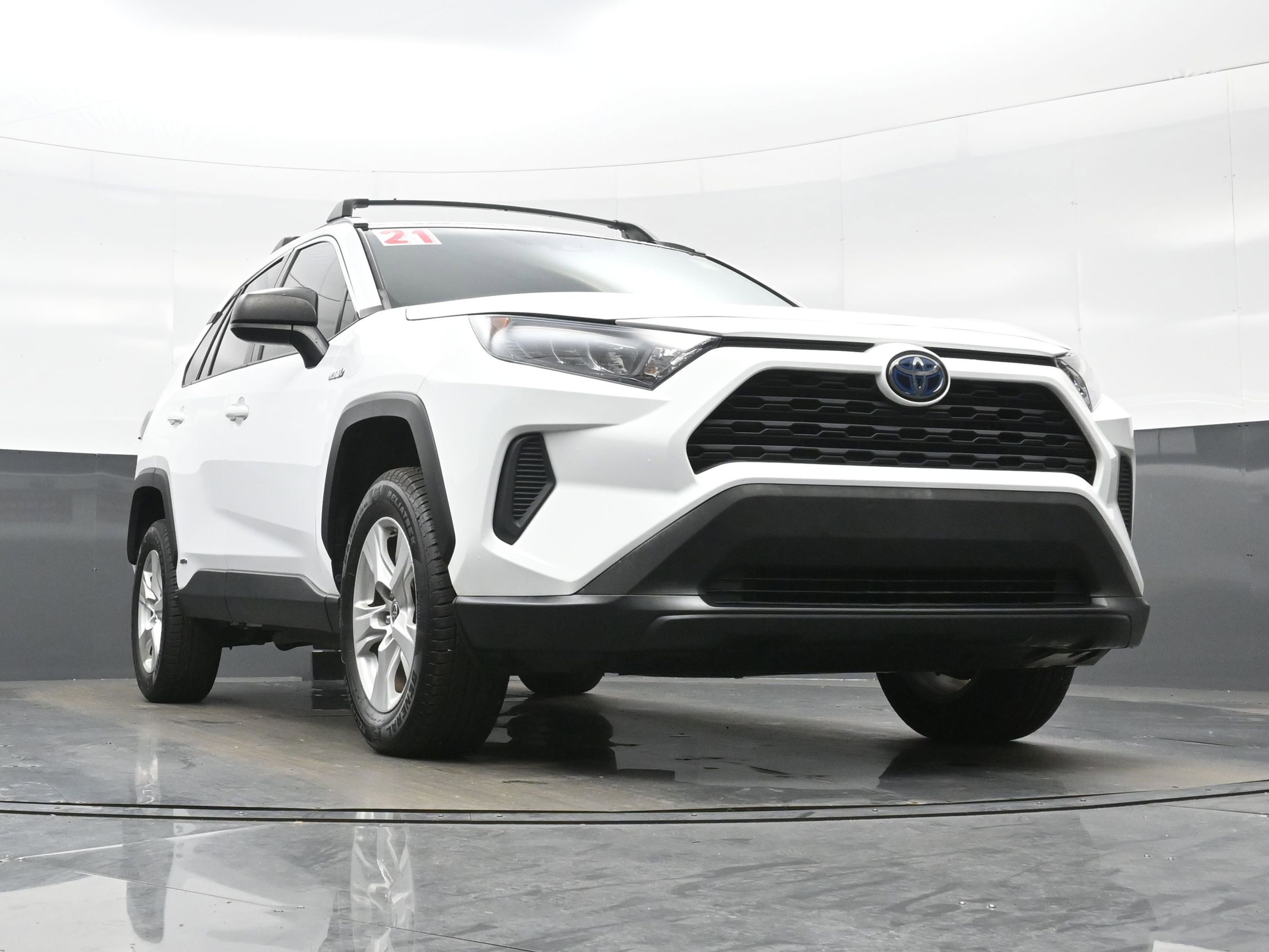 Used 2021 Toyota RAV4 LE AWD/4WD image 24