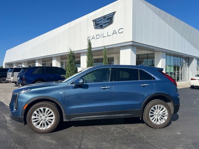 Certified 2024 Cadillac XT4 Luxury FWD image 2