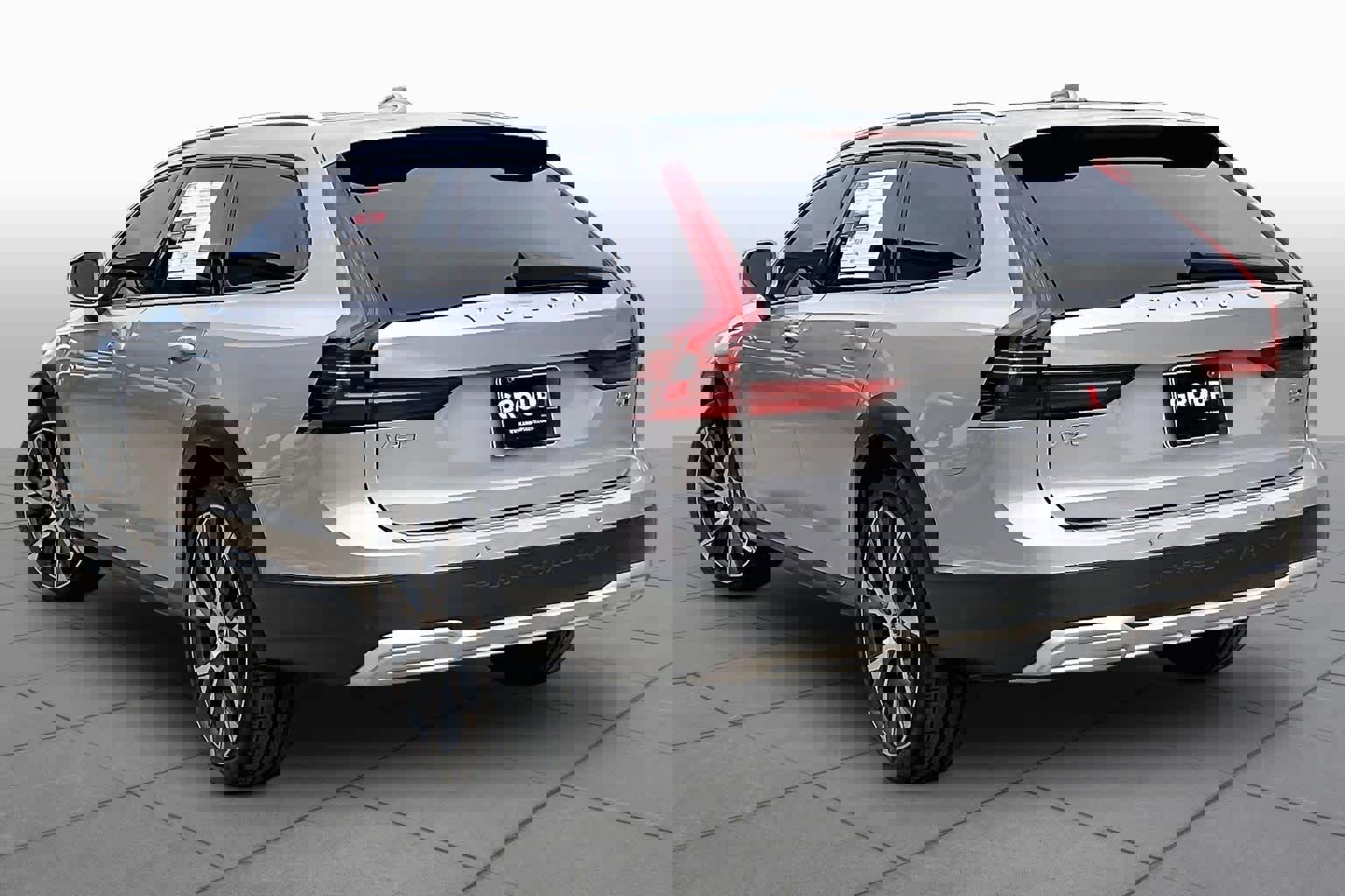 Used 2025 Volvo V90 B6 Cross Country Ultra w/ Protection Package Premier image 12