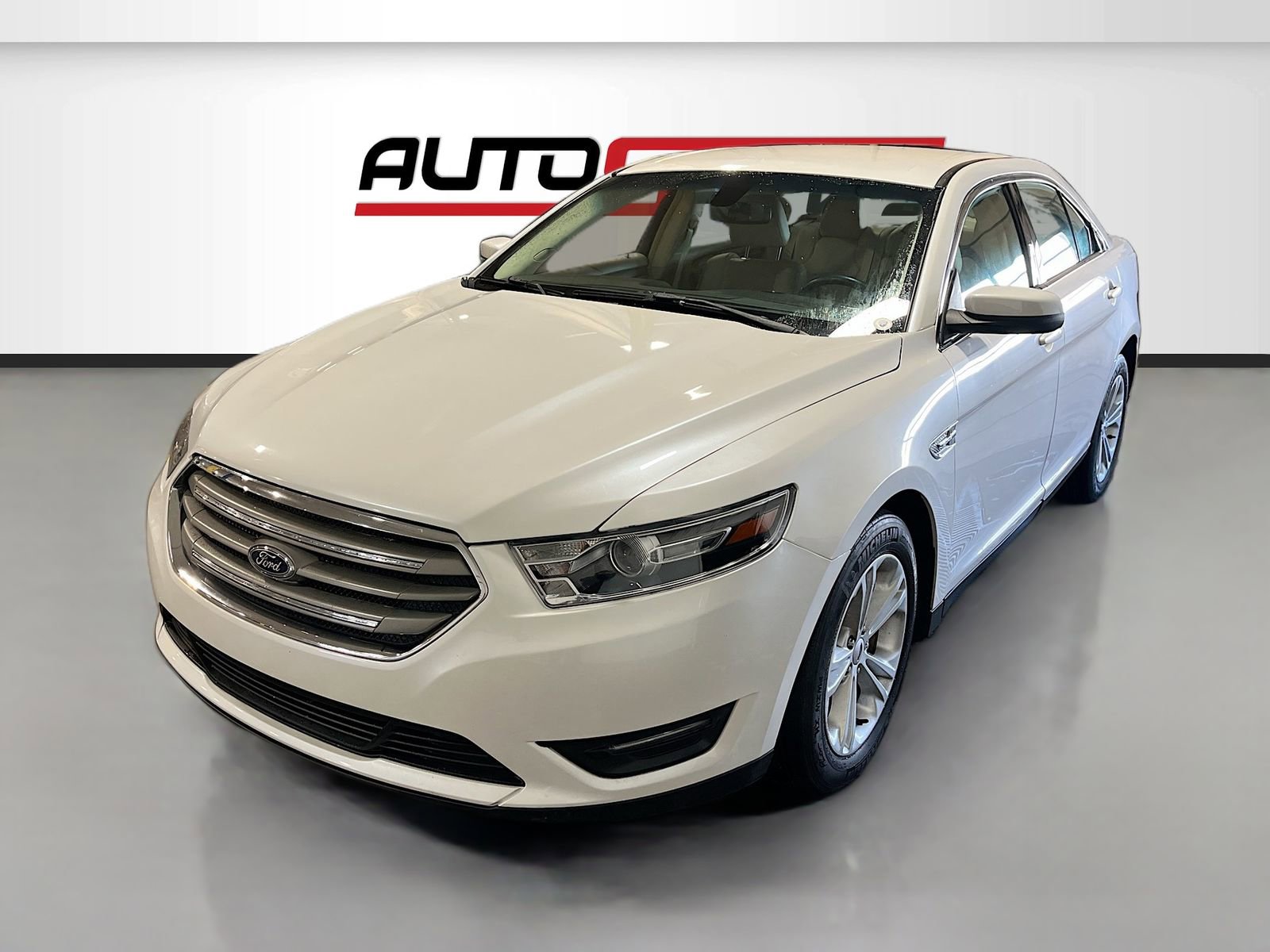 Used 2018 Ford Taurus SEL w/ Equipment Group 201A image 3