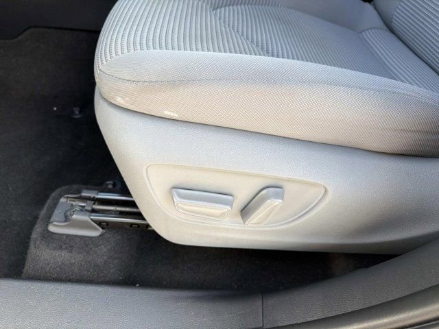 Used 2023 Toyota Highlander L image 10