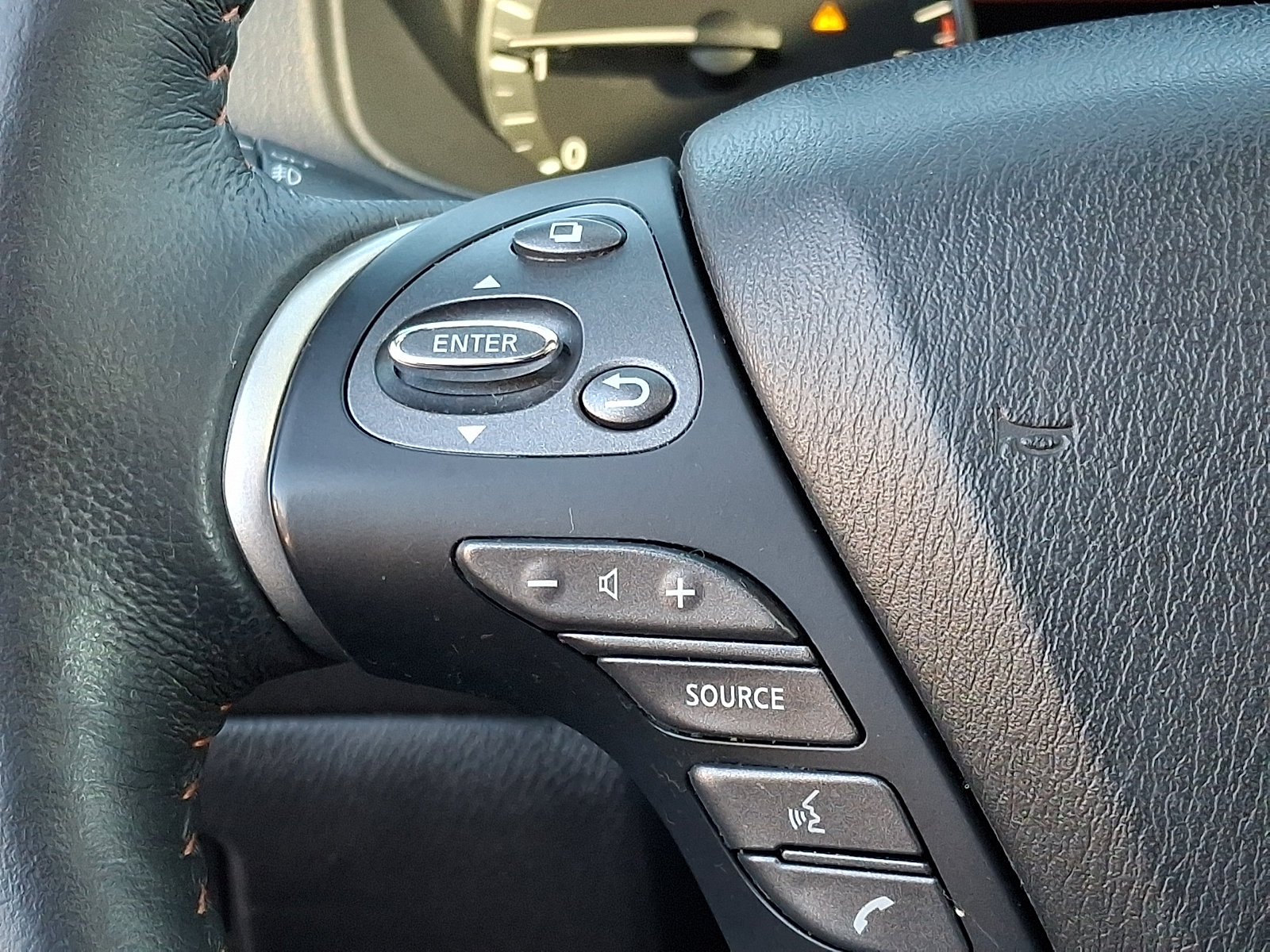 Used 2020 Nissan Pathfinder SL AWD/4WD image 24