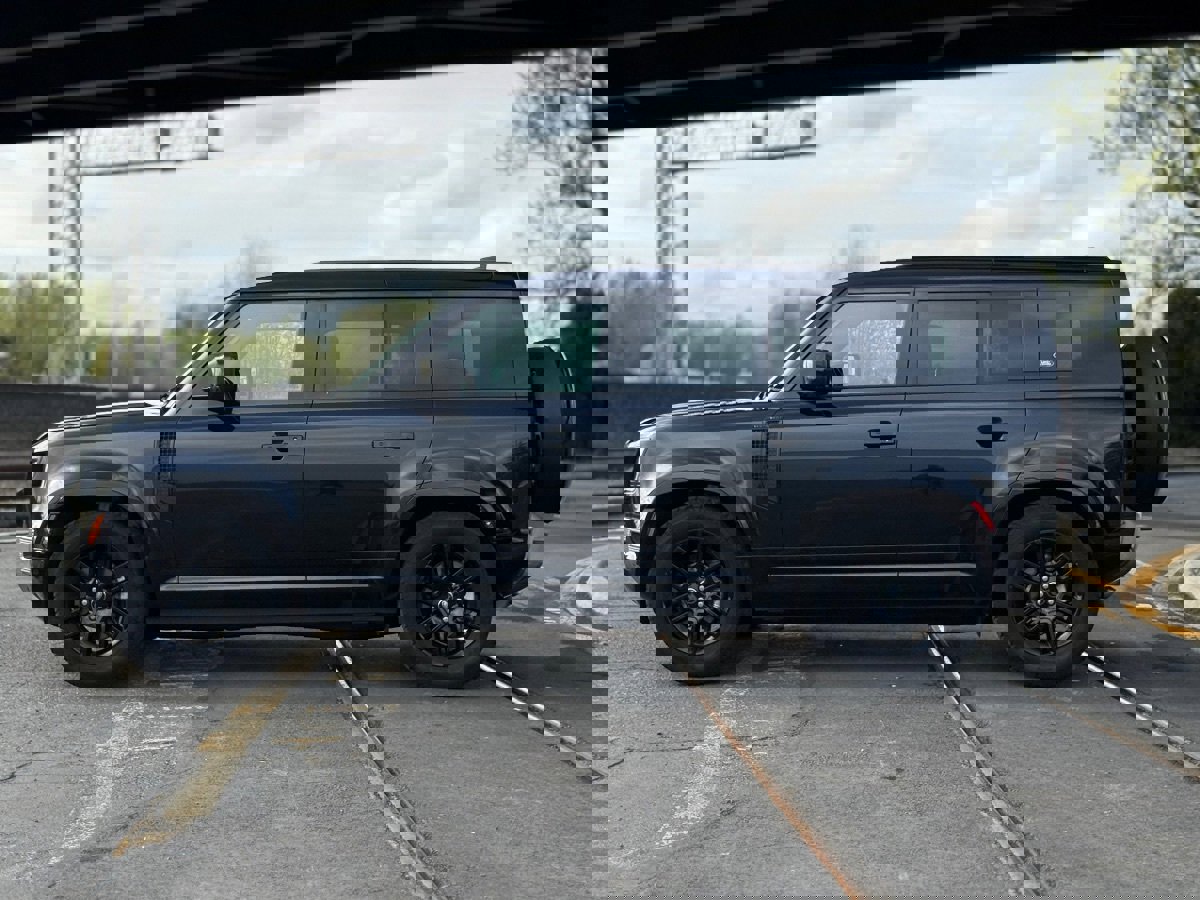 Used 2023 Land Rover Defender 110 S image 7