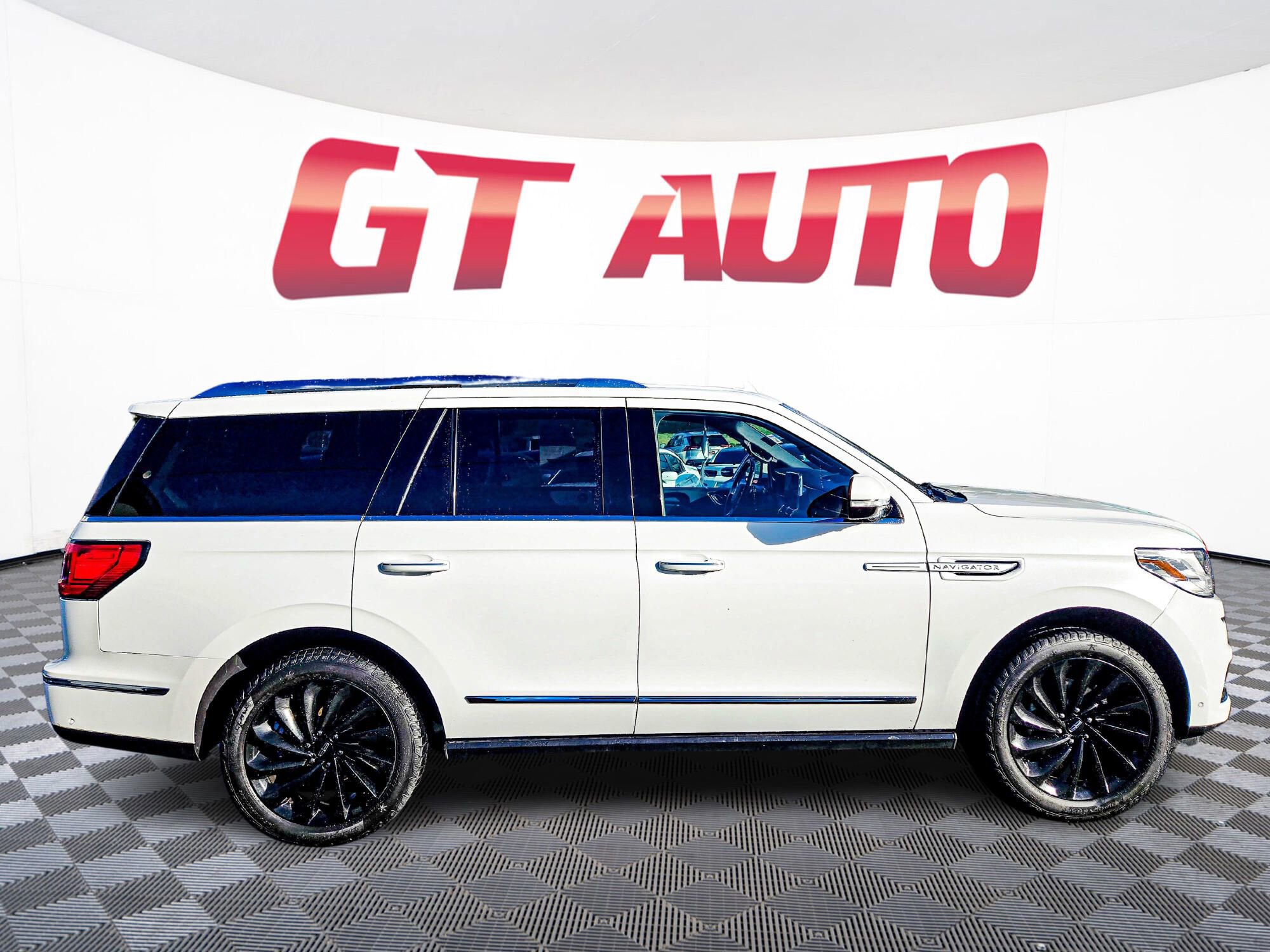 Used 2020 Lincoln Navigator Reserve image 8