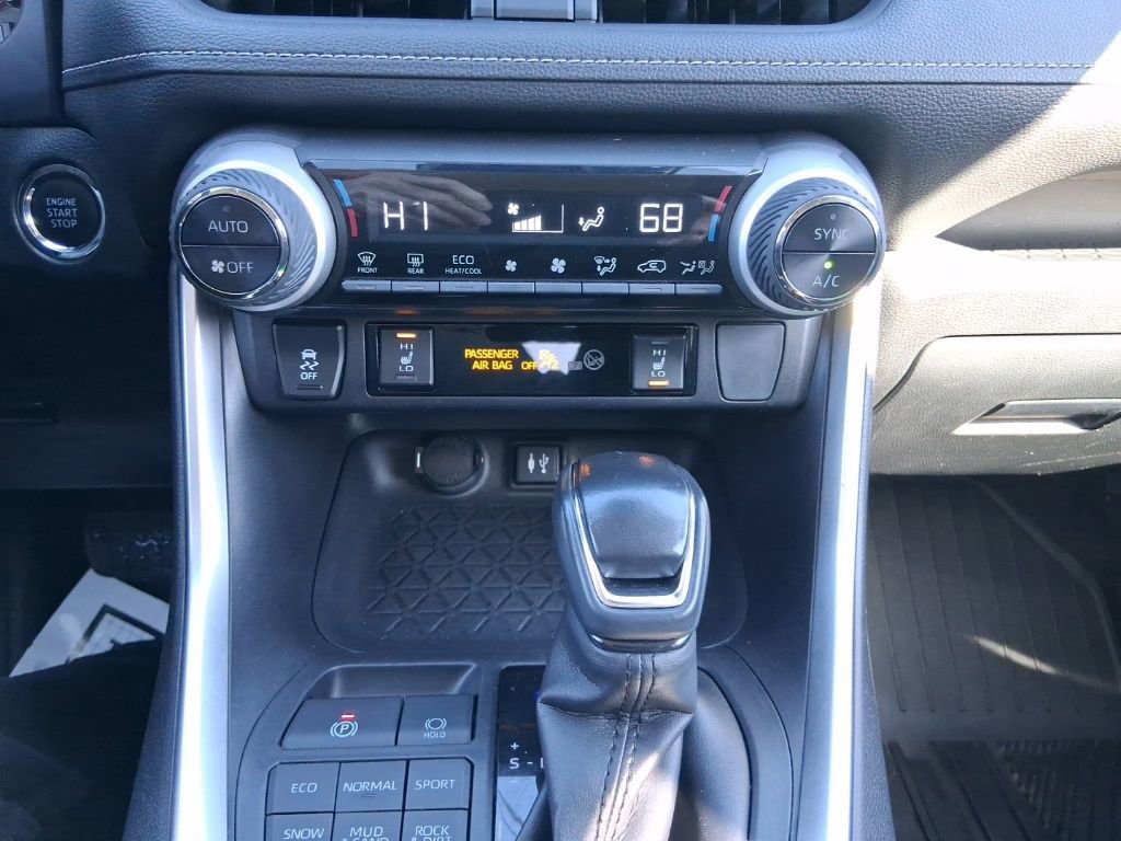 Used 2019 Toyota RAV4 XLE w/ Convenience Package image 18