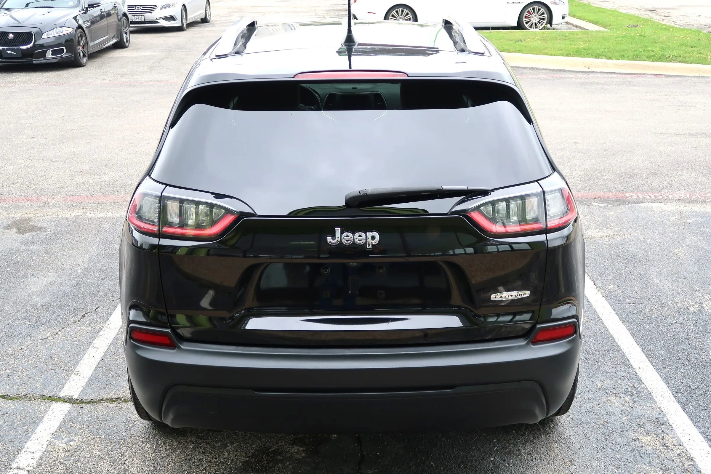 Used 2019 Jeep Cherokee Latitude w/ Popular Appearance Group FWD image 10
