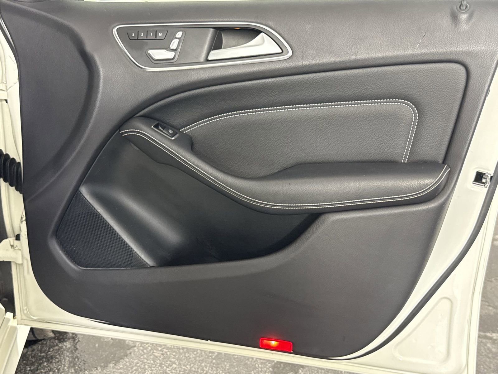 Used 2017 Mercedes-Benz B 250e image 31