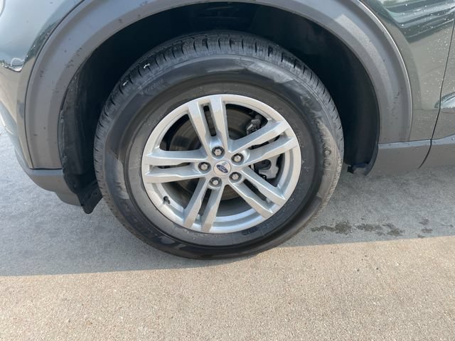 Used 2023 Ford Explorer XLT w/ Equipment Group 202A AWD/4WD image 29