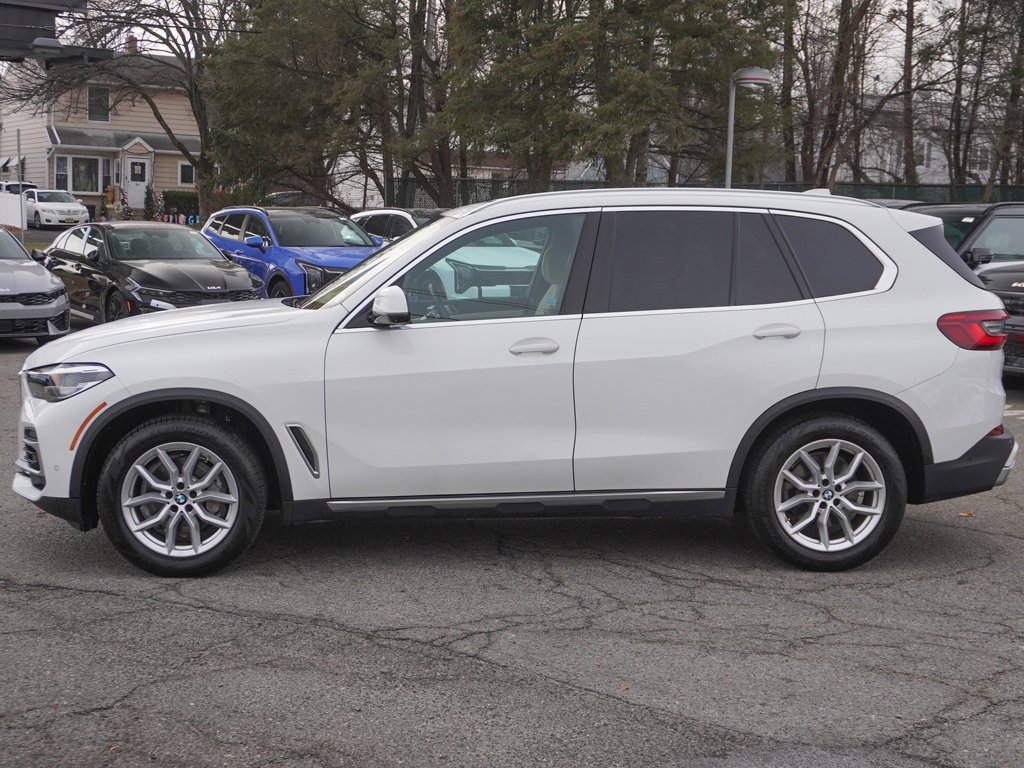 Used 2022 BMW X5 xDrive40i w/ Parking Assistance Package image 16