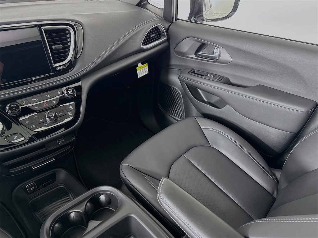 New 2026 Chrysler Pacifica Select image 25