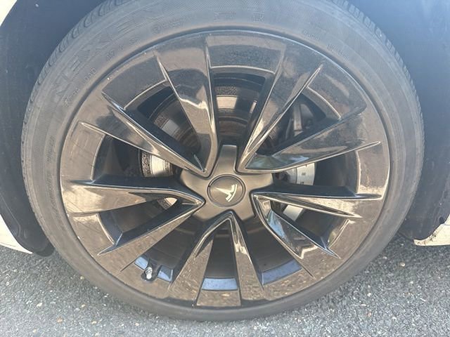 Used 2022 Tesla Model 3 Long Range AWD/4WD image 5