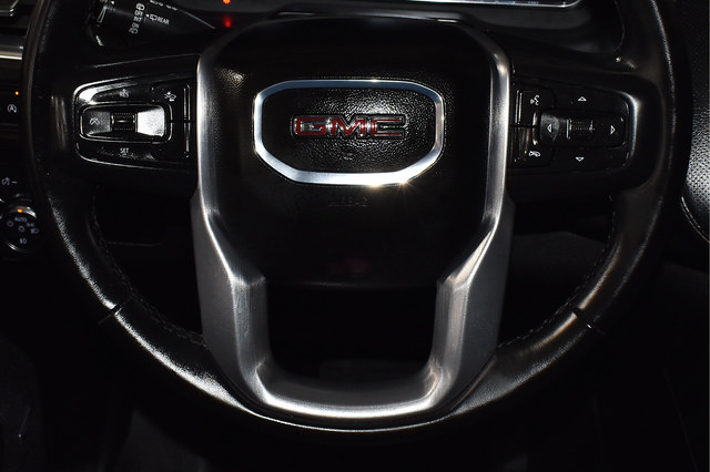Used 2024 GMC Yukon XL SLT AWD/4WD image 21