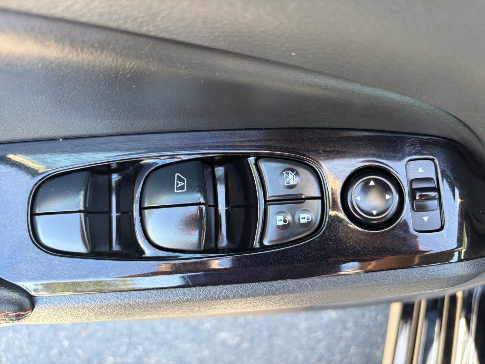 Used 2024 Nissan Altima 2.5 SR w/ SR Premium Package FWD image 14