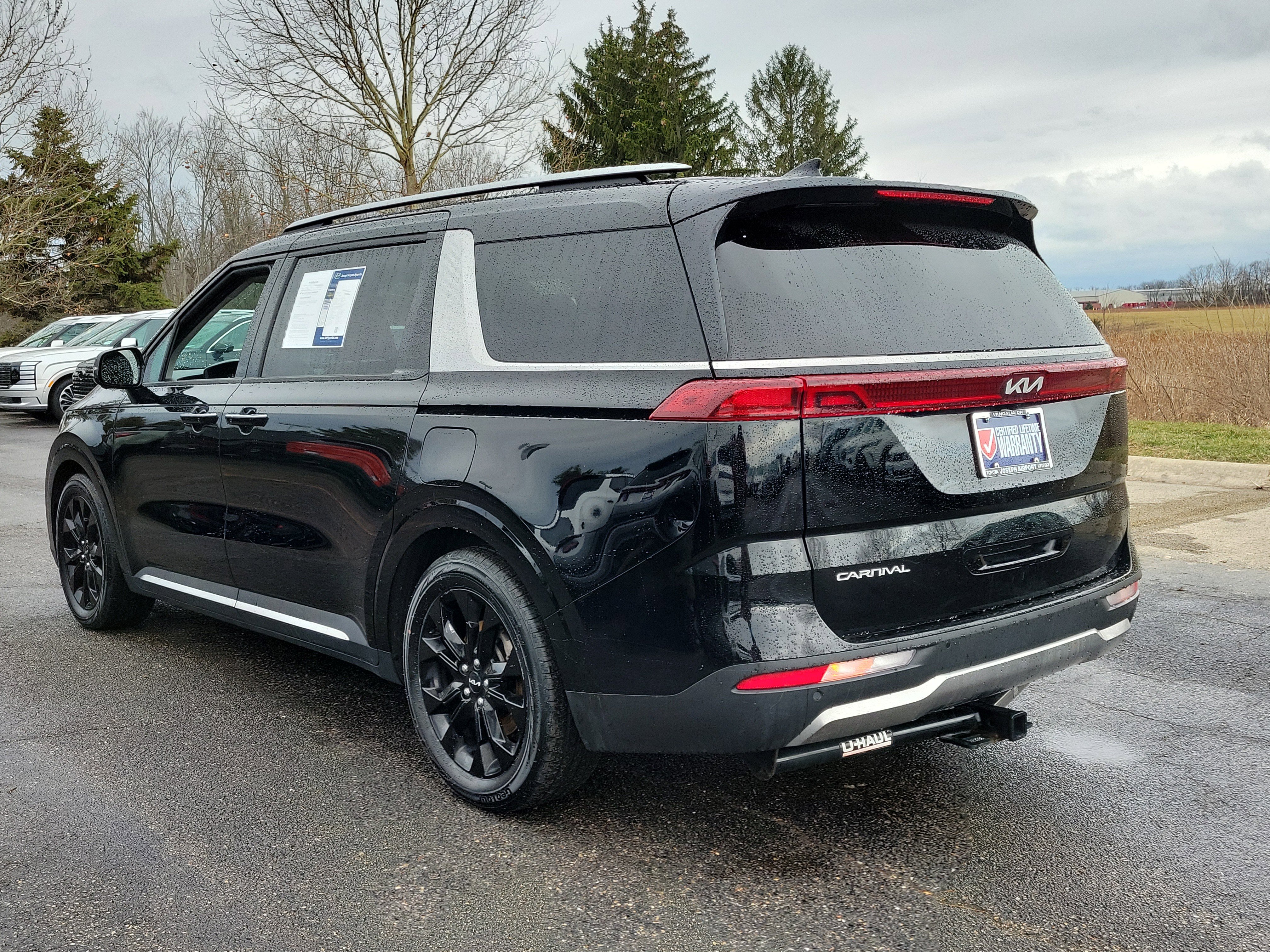 Used 2023 Kia Carnival SX image 3