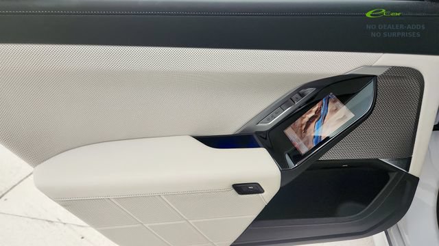 Used 2023 BMW i7 xDrive60 AWD/4WD image 46