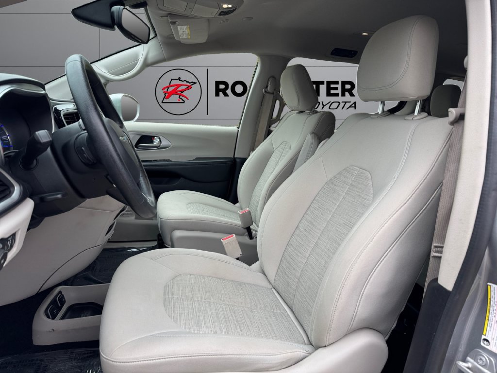 Used 2019 Chrysler Pacifica Touring Plus FWD image 10