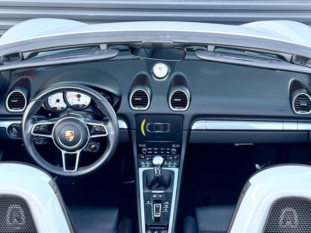 Used 2024 Porsche 718 Boxster RWD image 18