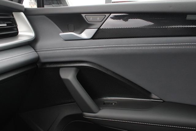 New 2026 Volkswagen Tiguan SE R-Line FWD image 21