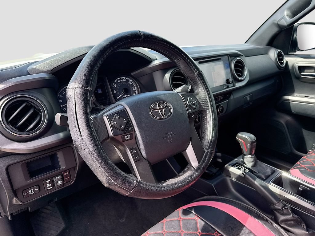 Used 2017 Toyota Tacoma TRD Pro AWD/4WD image 9