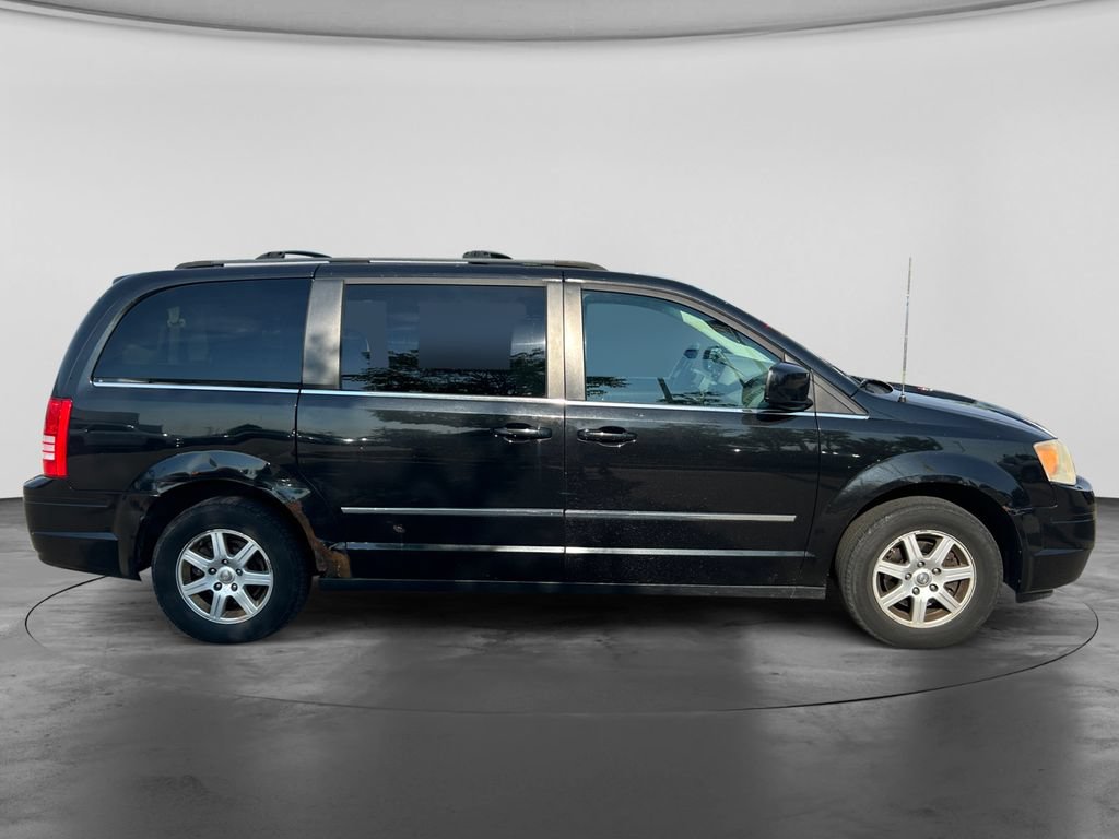 Used 2010 Chrysler Town & Country Touring FWD image 11