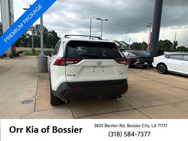 Used 2022 Toyota RAV4 XLE Premium FWD image 11