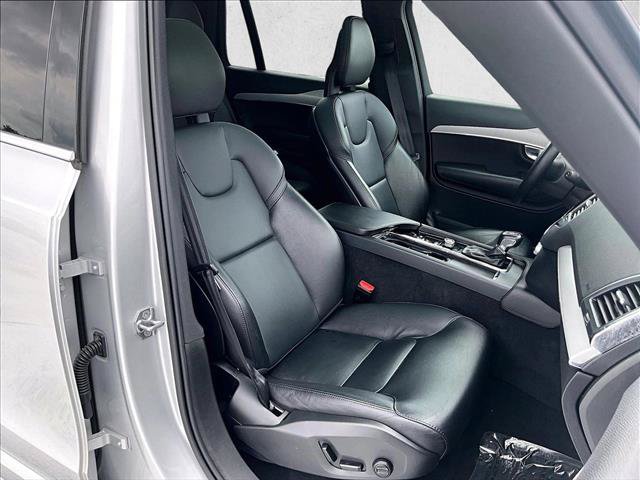 Used 2021 Volvo XC90 T5 Momentum w/ Protection Package Premier FWD image 9