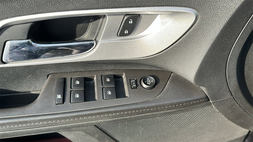 Used 2016 Chevrolet Equinox LTZ w/ Enhanced Convenience Package image 12
