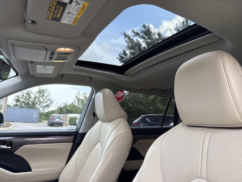 Used 2024 Toyota Highlander Limited AWD/4WD image 28