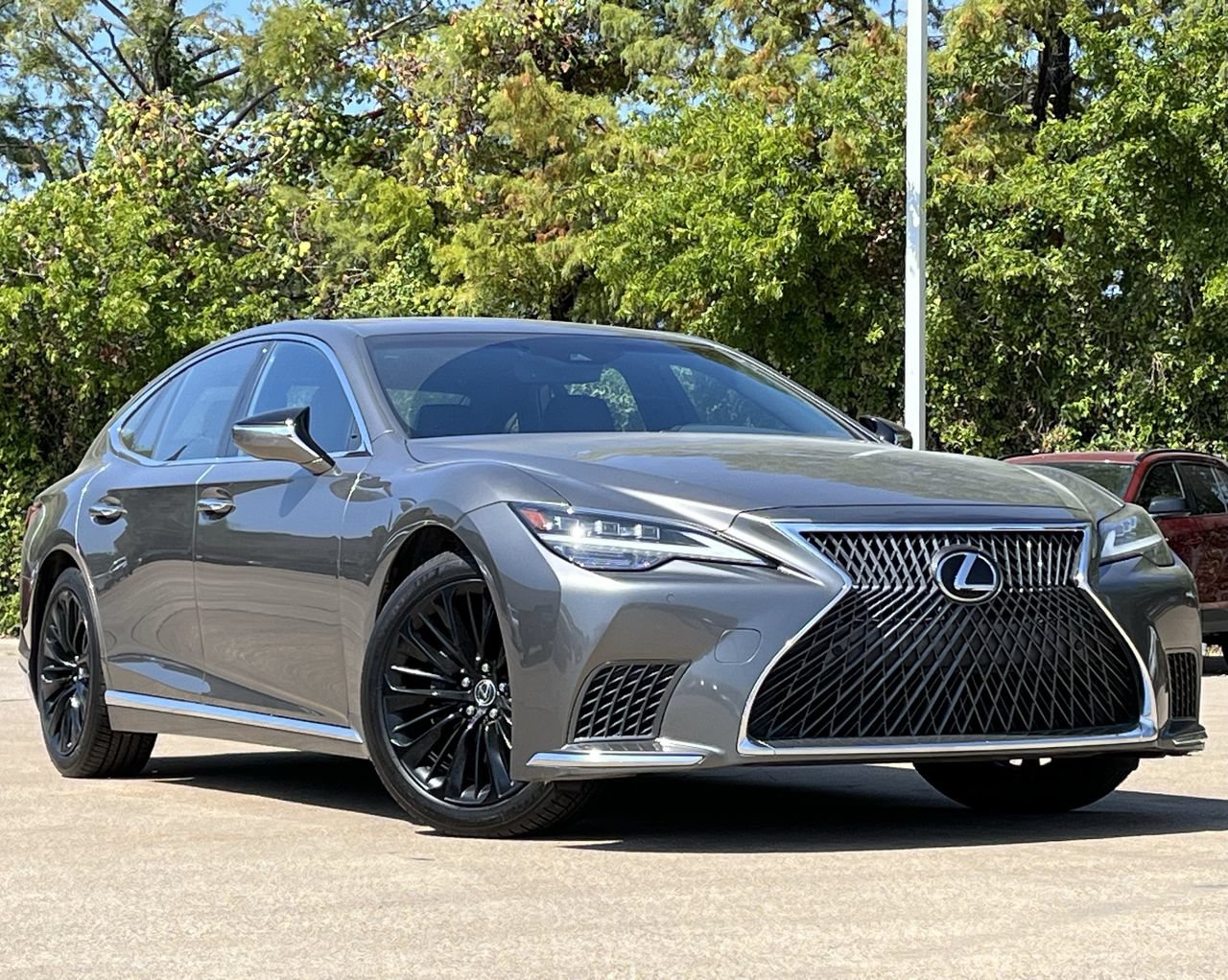 Used 2021 Lexus LS 500 w/ Accessory Package (Z2) RWD image 2