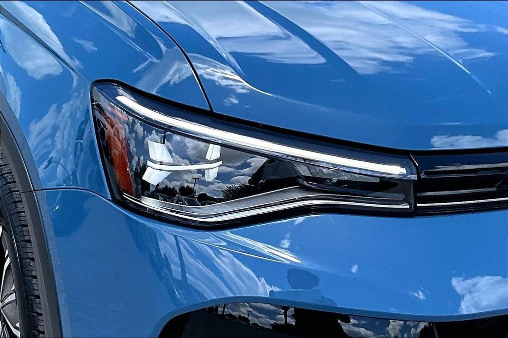 Used 2025 Volkswagen Taos SE image 12