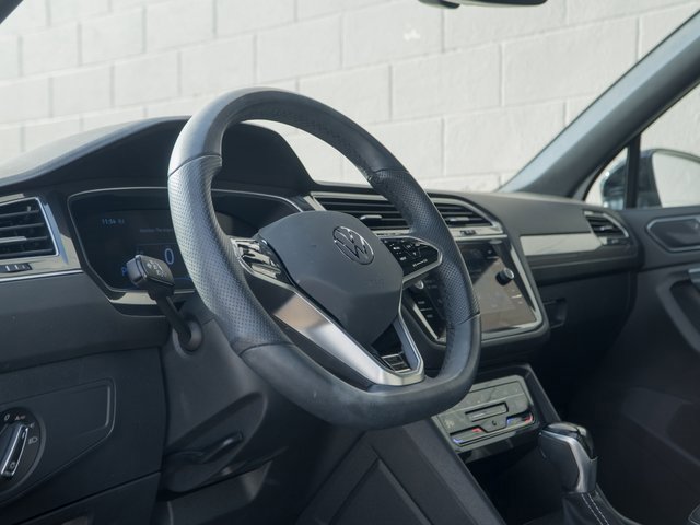 Certified 2024 Volkswagen Tiguan SE R-Line image 4