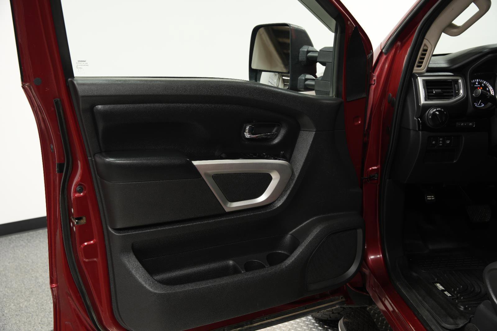 Used 2017 Nissan Titan SV image 20