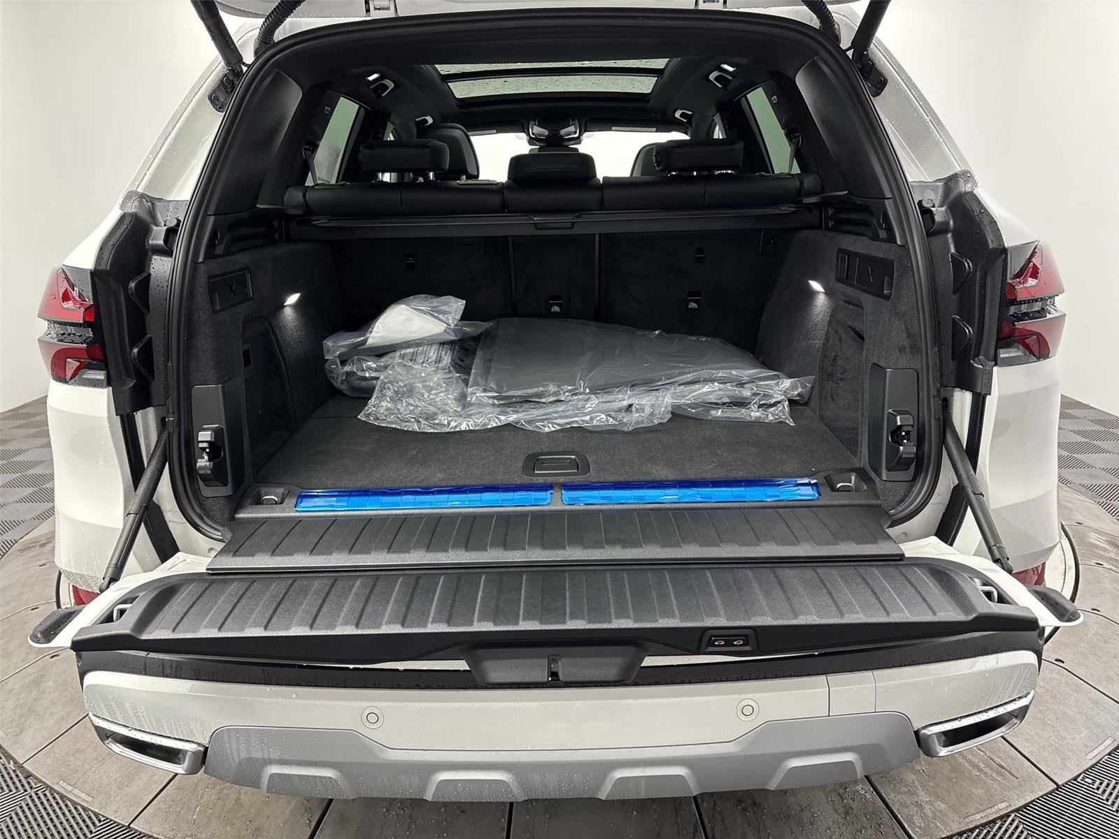 New 2026 BMW X5 xDrive50e w/ Climate Comfort Package image 21