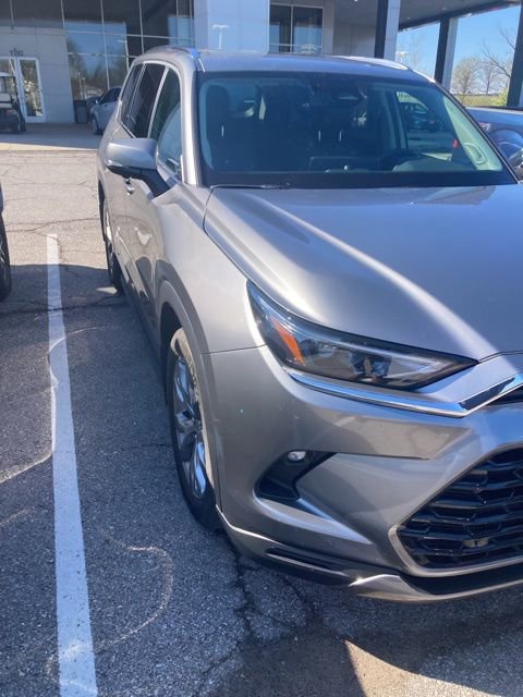 Used 2026 Toyota Grand Highlander Limited AWD/4WD image 2