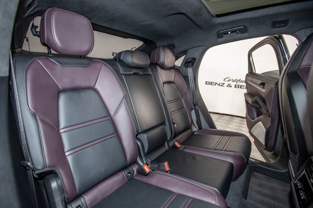Used 2024 Porsche Cayenne Turbo AWD/4WD image 15