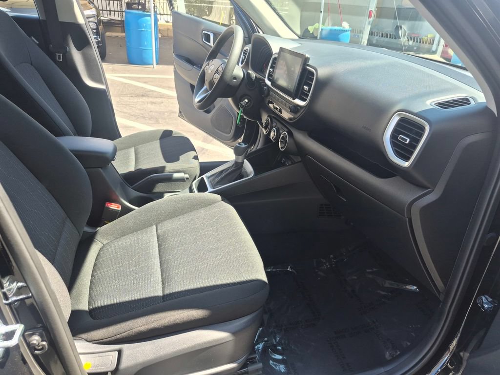 Used 2026 Hyundai Venue SE FWD image 24