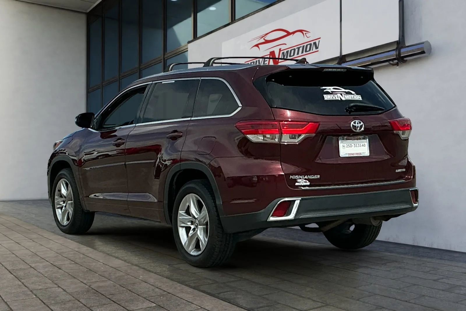 Used 2018 Toyota Highlander Limited image 6