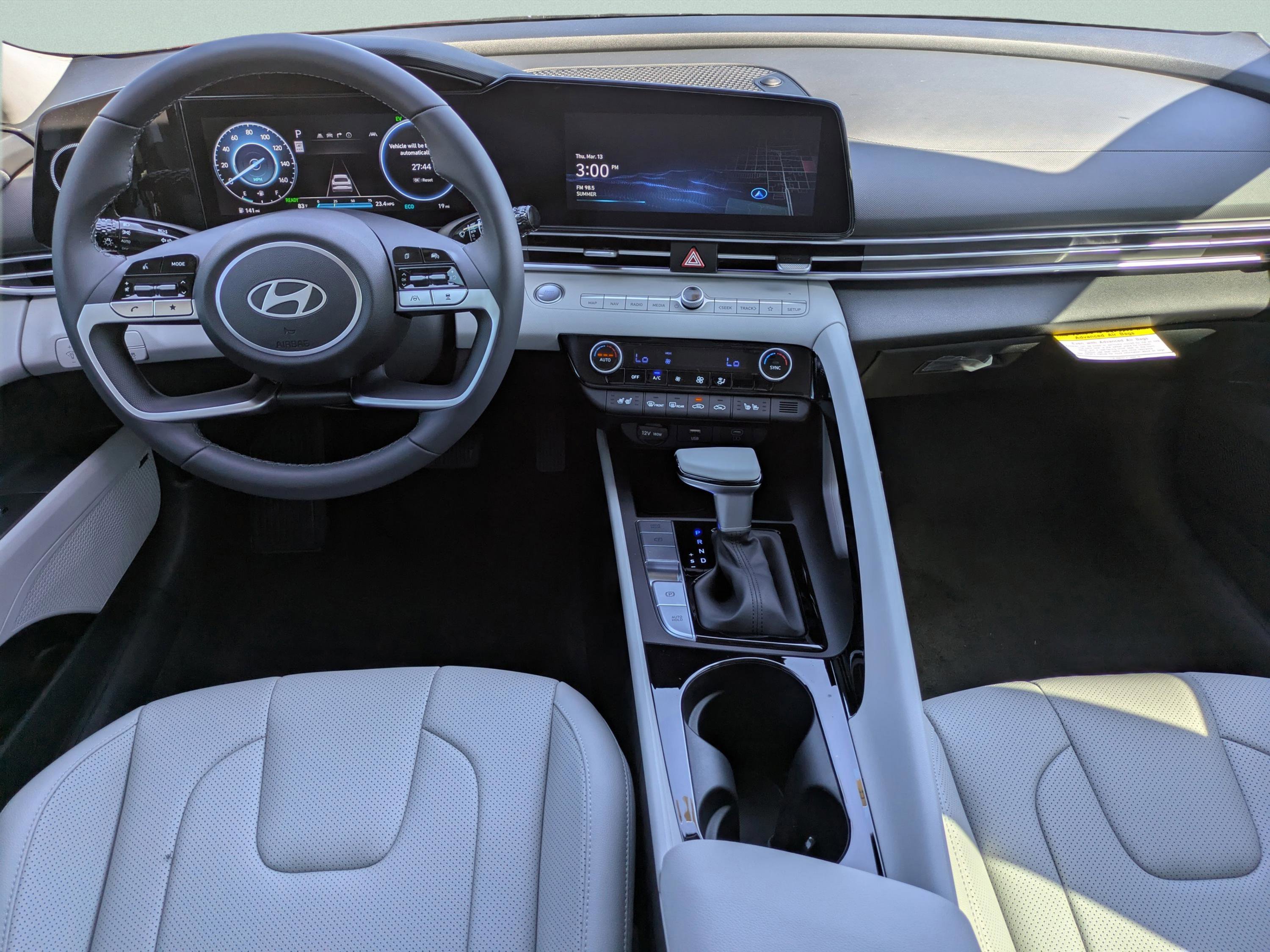 Used 2025 Hyundai Elantra Limited image 11