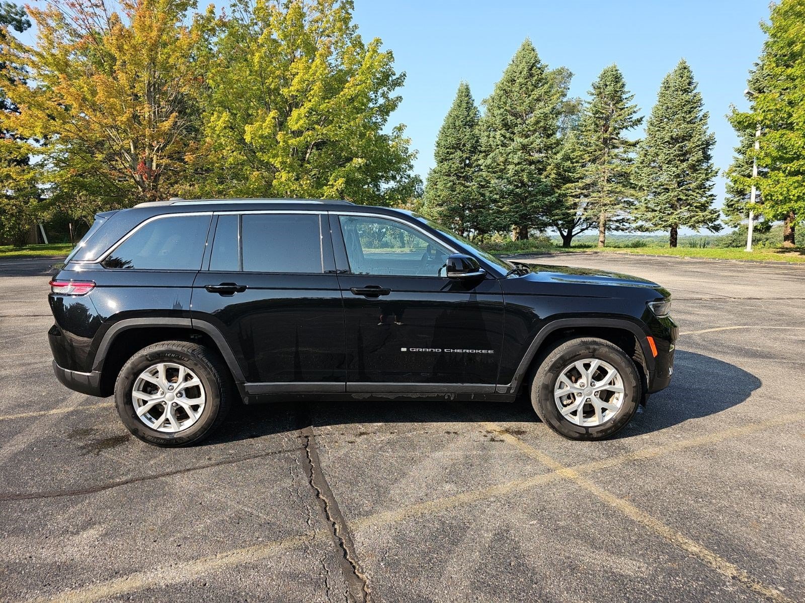 Used 2023 Jeep Grand Cherokee Limited w/ Luxury Tech Group II AWD/4WD image 7