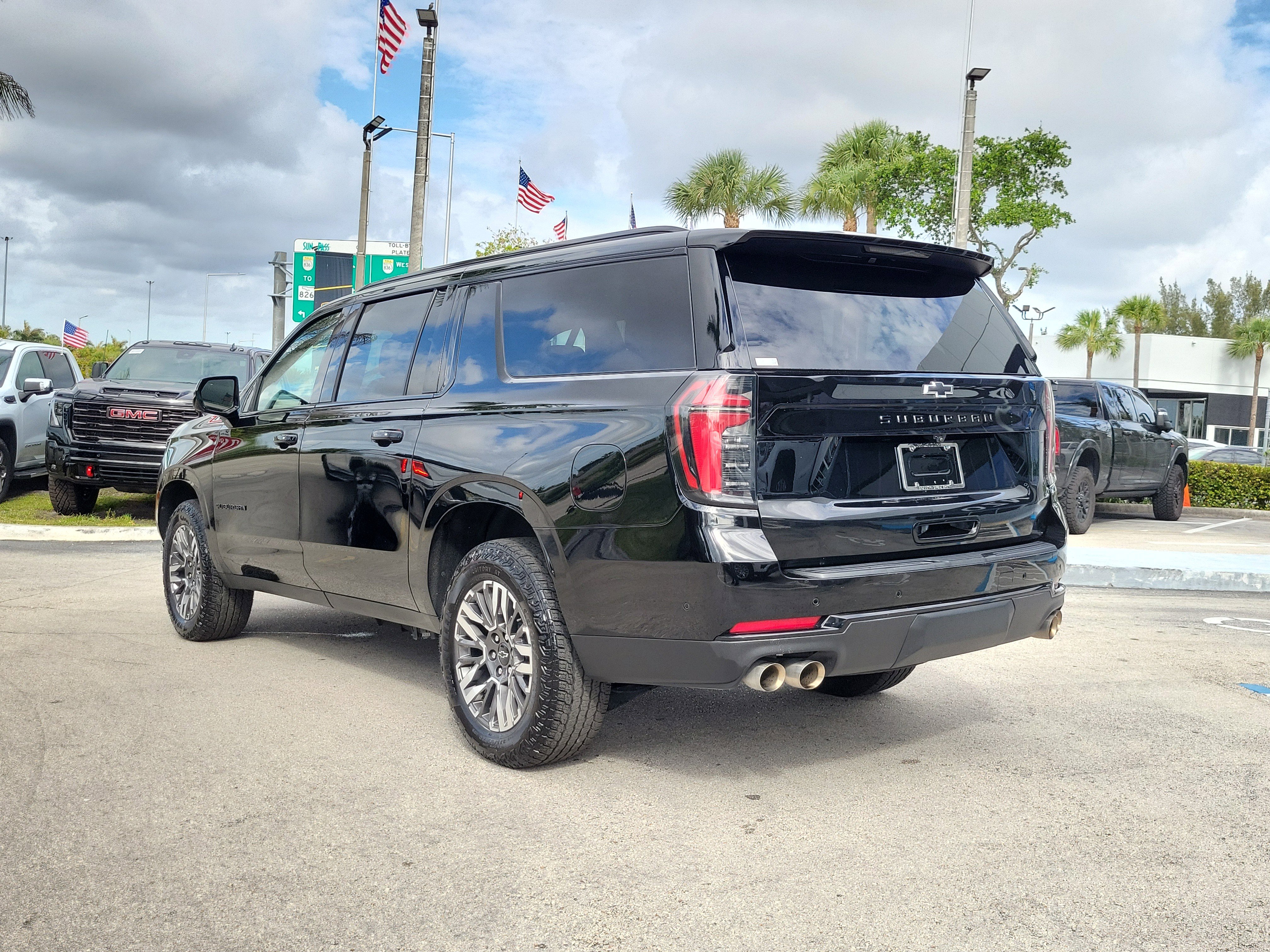 Used 2025 Chevrolet Suburban Z71 AWD/4WD image 7
