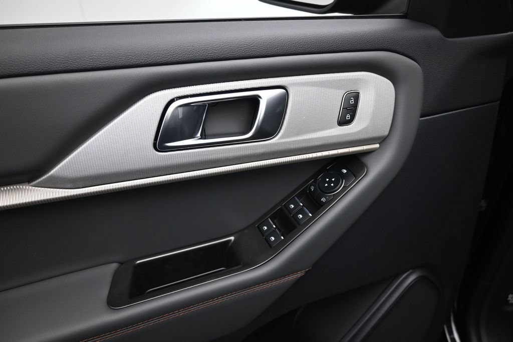 New 2026 Ford Explorer Active RWD image 10