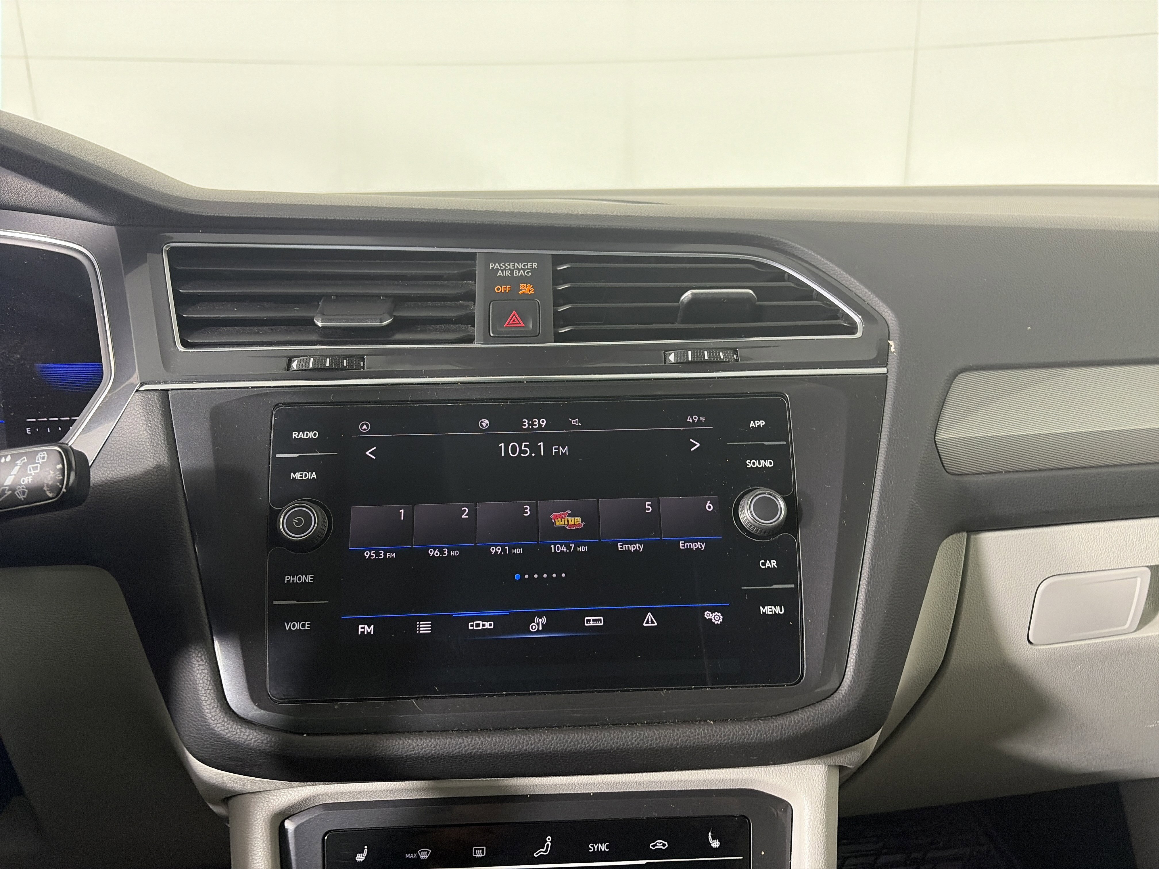 Used 2022 Volkswagen Tiguan SE image 22