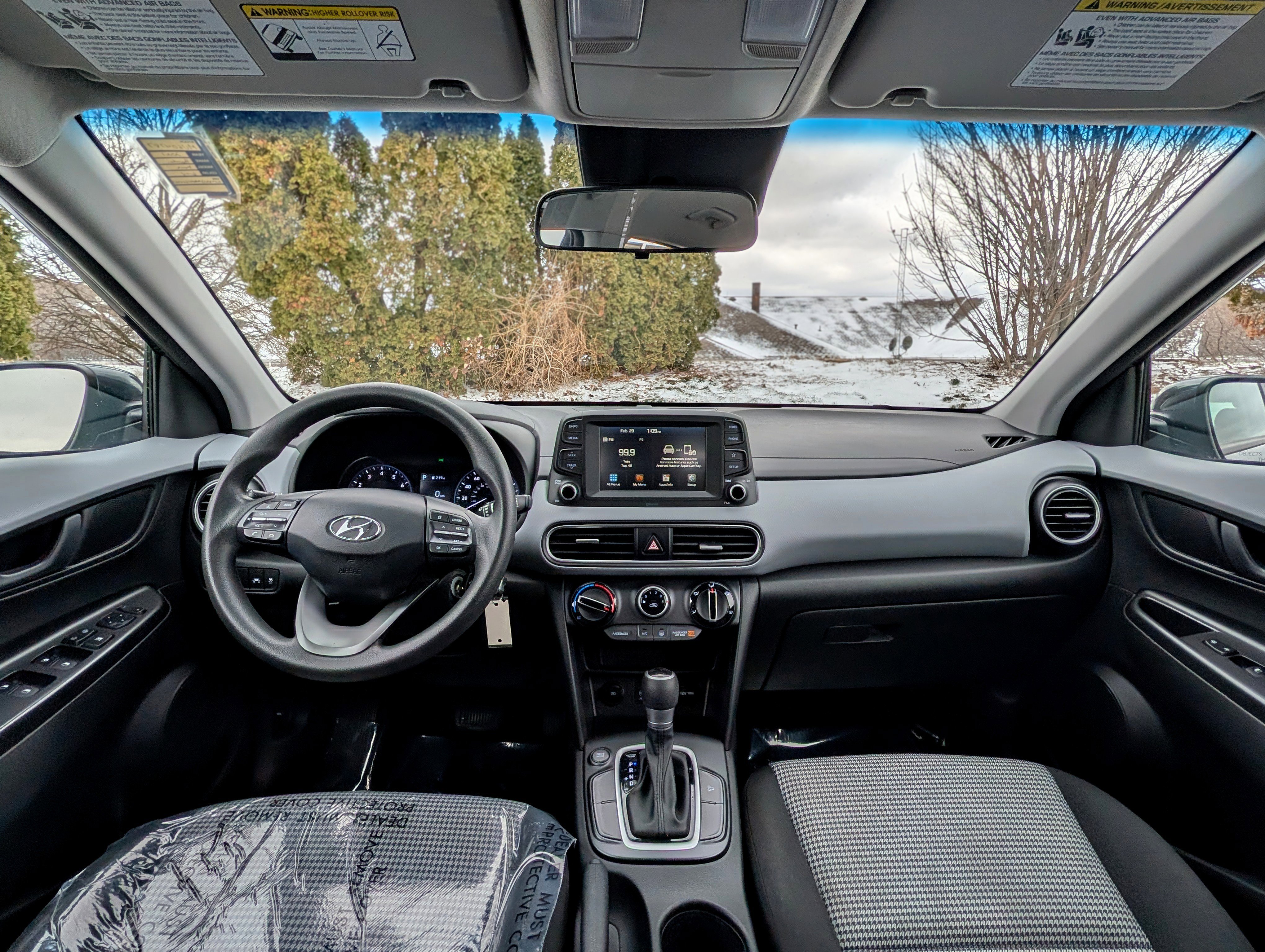 Used 2021 Hyundai Kona SE w/ Cargo Package image 12