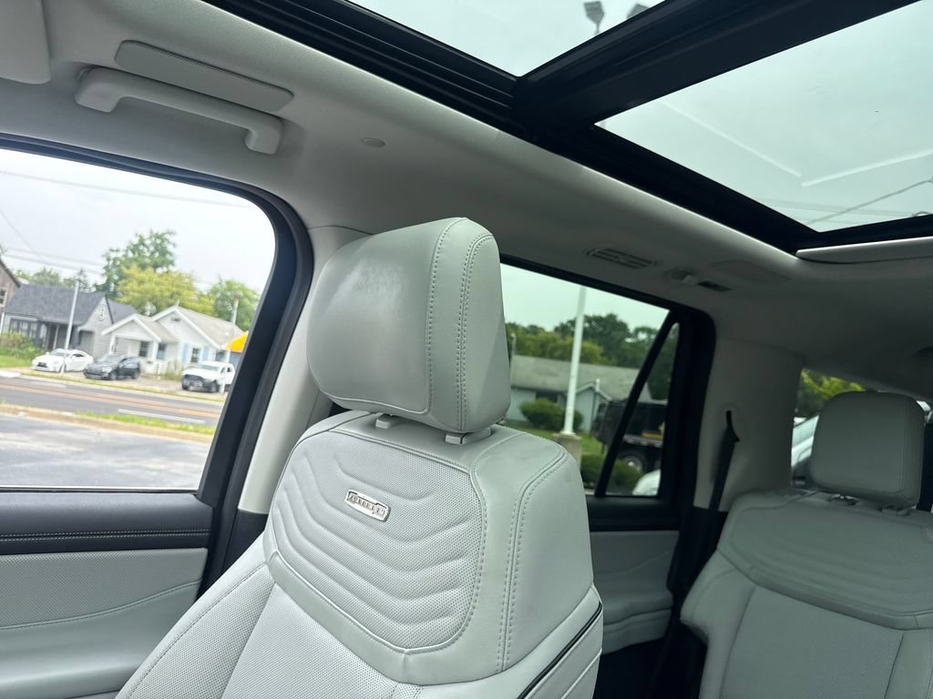 Used 2025 Ford Expedition Max Platinum w/ Platinum Ultimate Package AWD/4WD image 49